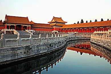 角色扮演类太空冒险视觉小说游戏《逐光：致监星官》现已推出试玩Demo